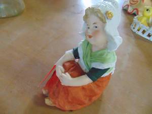 lot 4248 image: Heubach Girl Figurine