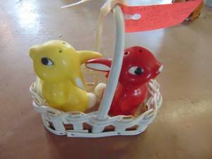lot 4249 image: Goebel Salt and Pepper shakers