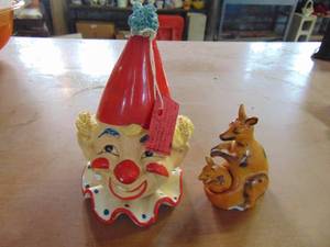 lot 4250 image: Clown Vase and Kangaroo Salt and Pepper shakers