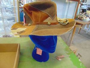 lot 4267 image: Hat on Stand