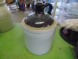 lot 4276 image: Blue Ribbon Crock Jar