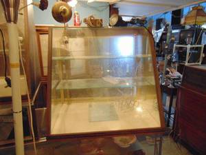 lot 4284 image: Countertop Display Case