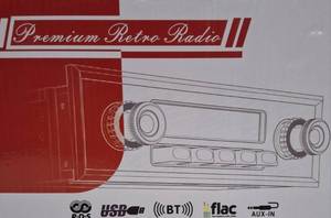 lot 21589 image: Premium Retro Radio