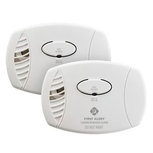 lot 22134 image: First Alert CO400CN2 Carbon Monoxide Alarm, Battery Powered, 2-Pack