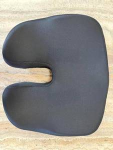 lot 18110 image: Seat Cushion