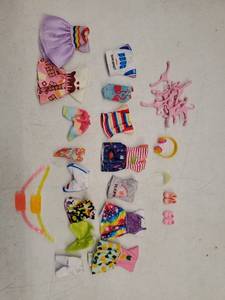 lot 58463 image: Fashion Doll Clothing and Accessories Lot - Retail $8