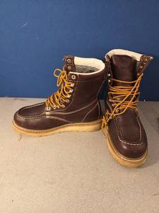 lot 889 image: PRE OWNED SUREWAY Mens 8 in Wedge Moc SoftSteel Toe Work Boots for Men,Full-Grain Leather,Goodyear Welt,EH,Safety Industrial Construction BootsShoes for Mens,Dark Brown Soft Toe,Size 8 - Retail $105