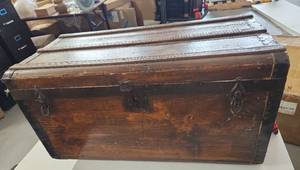 lot 18866 image: Antique Chest - Retail $0
