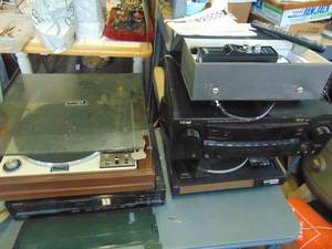 lot 4286 image: Vintage stereo equipment- Garrard, Denon, Teak