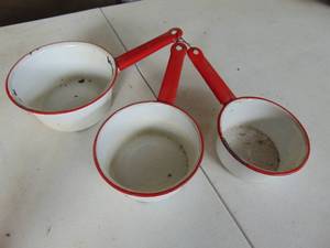 lot 4307 image: Enamelware Pan Set