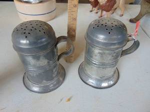 lot 4312 image: Salt and Pepper Shakers