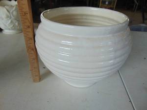 lot 4321 image: Hull Planter