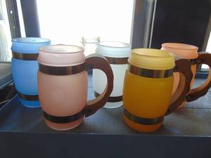 lot 4325 image: 5 Siesta ware Mugs