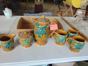 lot 4339 image: Tea Set