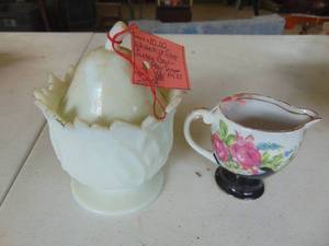 lot 4340 image: Trimont China Cup and small covered Dish