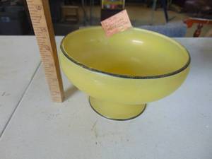 lot 4353 image: Yellow Opalescent Candy Bowl
