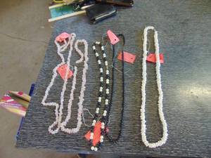 lot 4364 image: Costume Jewelry Necklaces