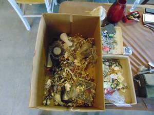 lot 4367 image: Large Selection of Costume Jewelry