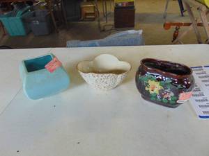 lot 4374 image: Selection of Small Planters -