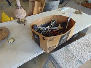 lot 4404 image: Assortment of Kitchen Utensils