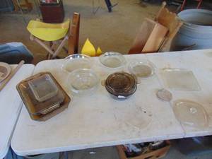 lot 4411 image: Large Selection of Pyrex Bakeware in Tub