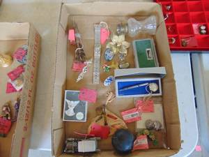 lot 4419 image: Selection of Costume Jewelry
