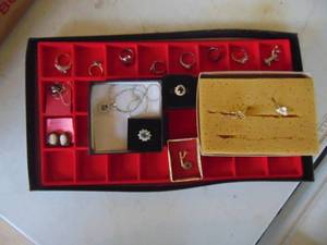 lot 4420 image: Selection of Costume Jewelry - Rings