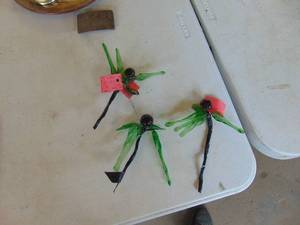 lot 4433 image: 3 Glass Flowers