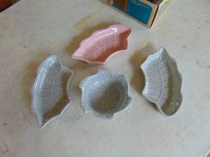 lot 4439 image: Hull Serving Platter Inserts