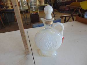 lot 4460 image: MIlk Glass - Opalescent Decanter