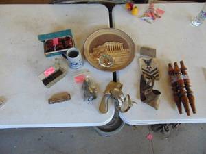 lot 4463 image: Decor Selection - Military Patch - Napkin Rings and More