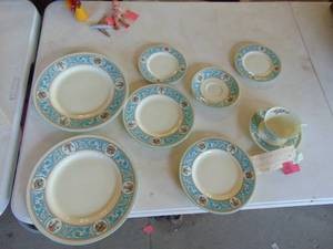 lot 4466 image: 9 Pieces Royal Daulton China