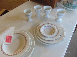 lot 4467 image: 13 Pieces Rosenthal China