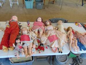 lot 4470 image: Selection of Vintage Dolls