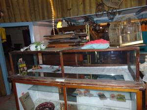 lot 4477 image: Top Display Case - Look at pics or come to preview -