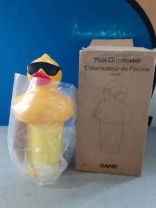 lot 464 image: GAME Duck Pool Chlorinator - Retail $15