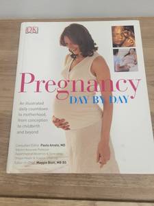 lot 18 image: DK Pregnancy Day by Day Book - Retail $12