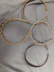 lot 146 image: VELSCRUN Zig Zag Claw Comb Headbands for Women Girls, Plastic Curly Head Band Thin Hair Band with Teeth, Comfortable Square Headband for Glasses Wearers, 90s Hairband Diademas Para Mujer Black Brown - Retail $8