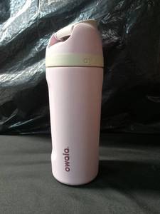 lot 2610 image: Owala FreeSip Insulated Stainless Steel Water Bottle in Pink 16OZ - Retail $25