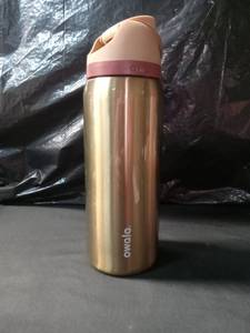 lot 2661 image: Owala FreeSip Stainless Steel Water Bottle 32oz - Retail $25