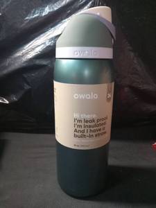 lot 3146 image: Owala 32 oz Insulated Leak Proof Water Bottle with Built-in Straw