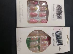lot 3195 image: 2 pack Artificial Nail Set with Floral Design 24 Pieces&nbsp