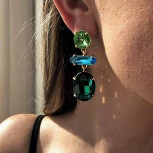 lot 63621 image: Womens Rhinestone Crystal Elegant Drop Dangle Earrings for Women - Retail $8