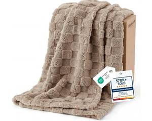 lot 63644 image: Bedsure GentleSoft Light Brown Throw Blanket for Couch - Checkered Fleece Blankets Gifts for Kids Girls, Cute Soft Cozy Throw for Bedroom Home Decor Gifts, 50x60 Inches - Retail $30