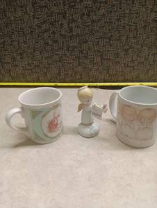 lot 301 image: Precious Moments Ceramic Mugs and Angel Figurine Set