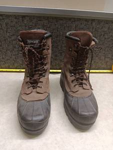 lot 303 image: Ranger Thinsulate Insulated Steel Shank Winter Boots Size 12