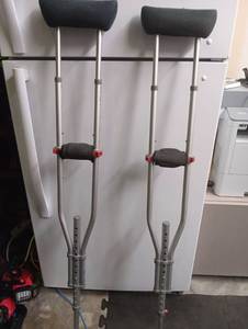 lot 310 image: Aluminum Underarm Crutches Pair with Foam Padding 300 lb Capacity