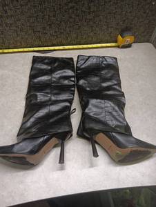 lot 315 image: Black Croc Embossed Stiletto Knee High Boots Size 7