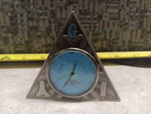 lot 321 image: Masonic Pyramid Desk Clock �� In Hoc Signo Vinces