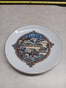 lot 324 image: Oklahoma Buffalo Country Decorative Souvenir Plate